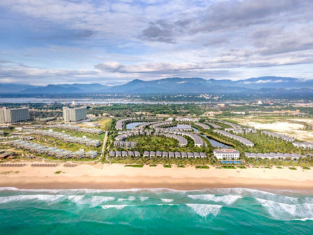 An Lam Ninh Van Bay: 35 Wild-Style Villas Stretching 1,500m Along the Coast
